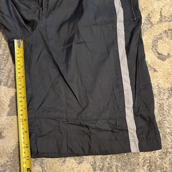 Nike VINTAGE 90s Black Swim Trunks Shorts L Swoosh‎ Logo Mesh Lined - Picture 2 of 6